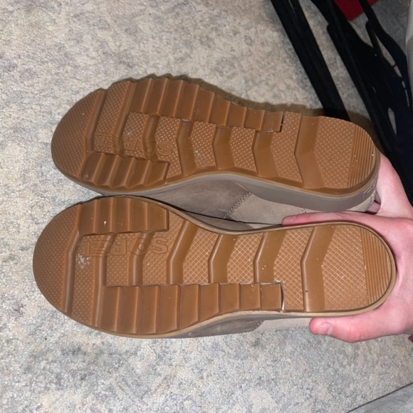 Women's Evie Lug Sole Pull-On Booties - Picture 5 of 5